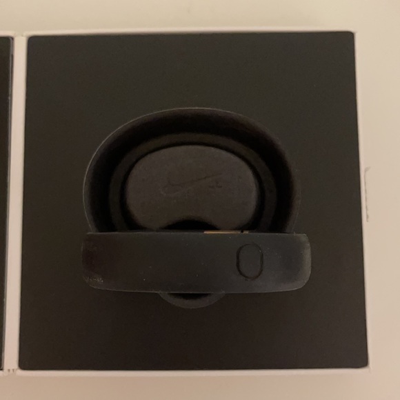 Limited Edition Rose Gold Nike Fuel Band - Picture 6 of 11